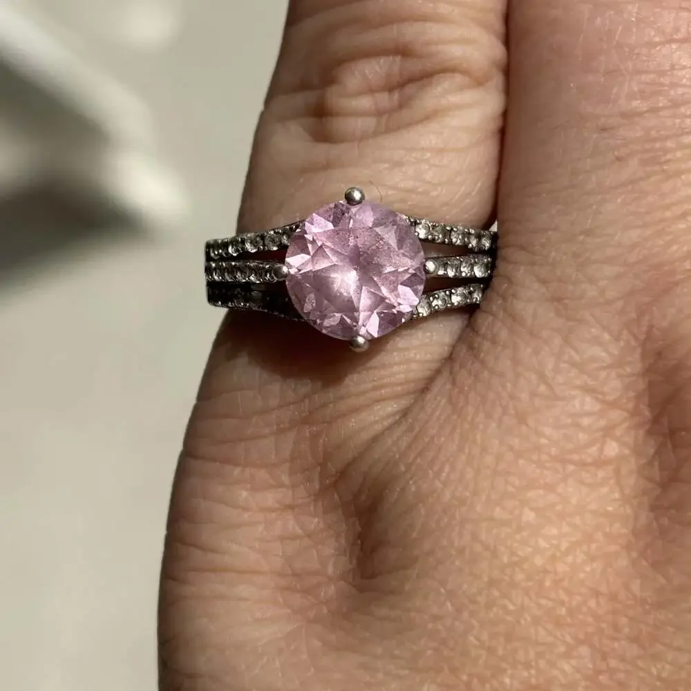 Sterling Silver 925 Pink Stone Ring Split Shank Sz 7.5 - Pre-owned Good